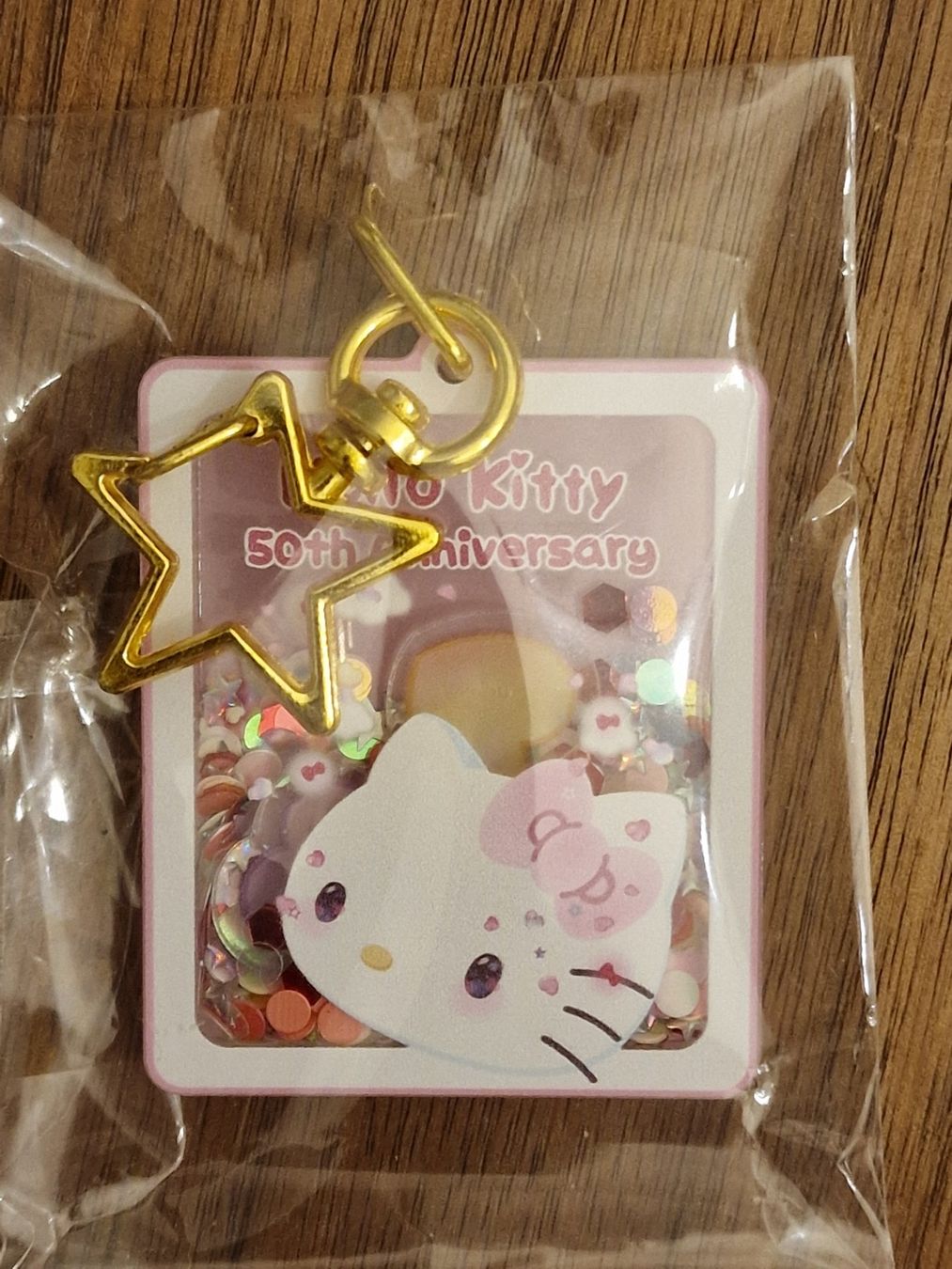 Sanrio Schlüsselanhänger & - bänder: Hello-Kitty-Anhänger unkäufliche limitierte Sonderausgabe – Neu und originalverpackt aus Zürich von Pemberleys