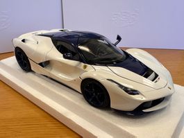 Ferrari LaFerrari Diecast in weiss Carbon blau   1/18