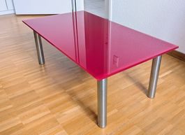 Einzigartiger Salontisch mit rotem Spezialglas