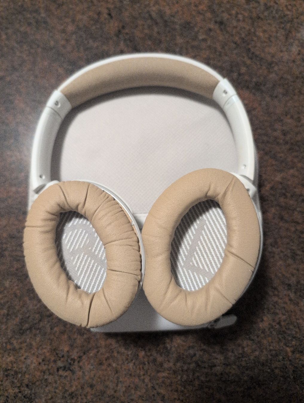 Bose Cuffie: Bose QC35 Headphones White with Case Used – Usato da Zürich venduto da fschenkel 1