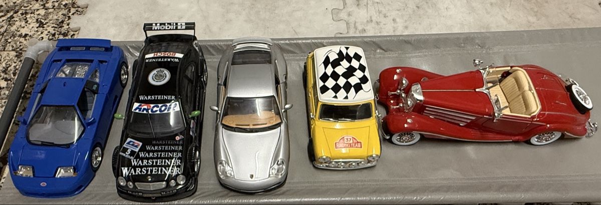 Voitures modèles: Sammlung Modell Autos 1:18 – D'occasion à Schwyz par Aasterix