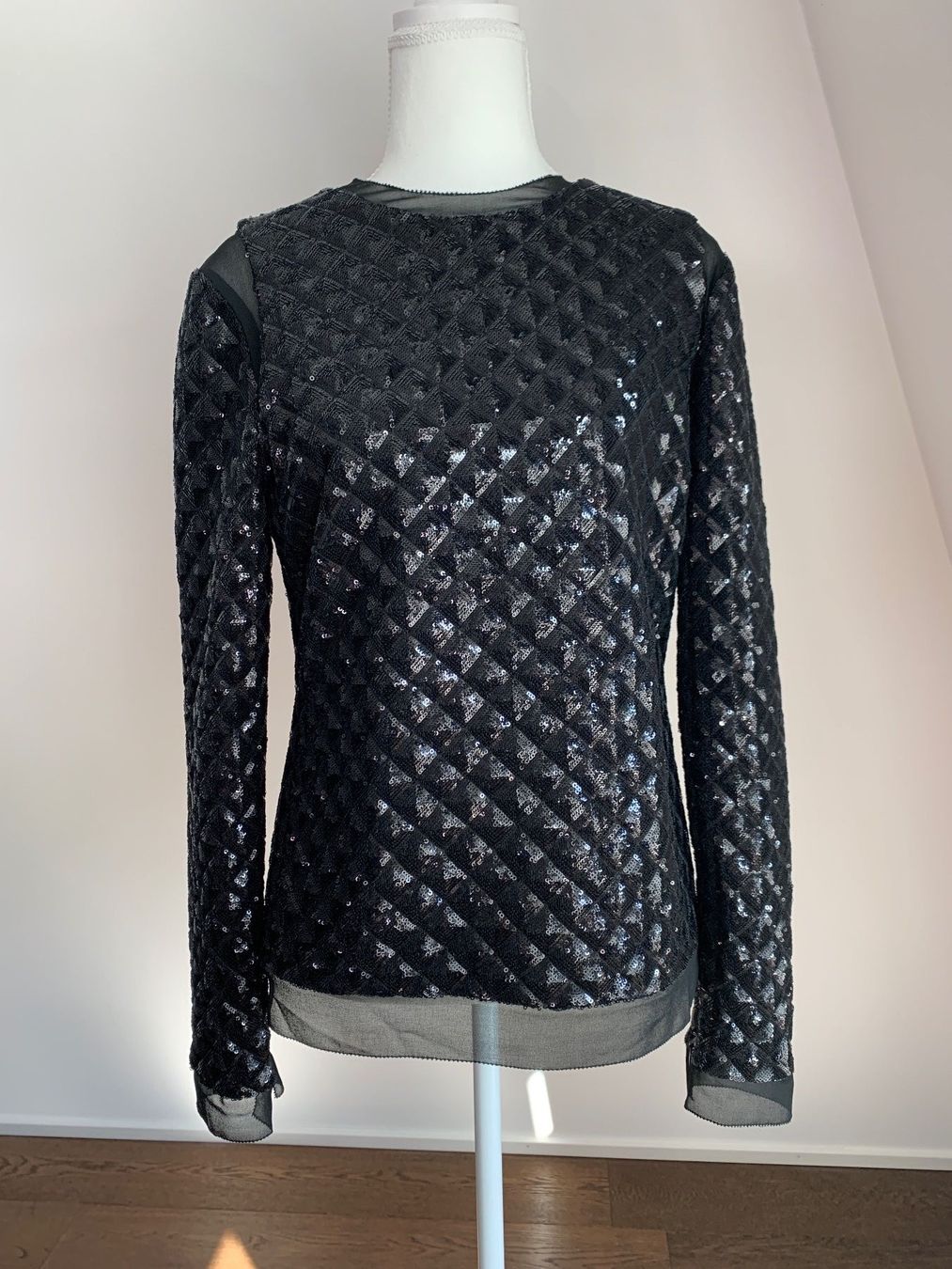 Top: EMANUEL UNGARO top soirée sequins M – Nuovo (secondo la descrizione) da Morges venduto da Imade1