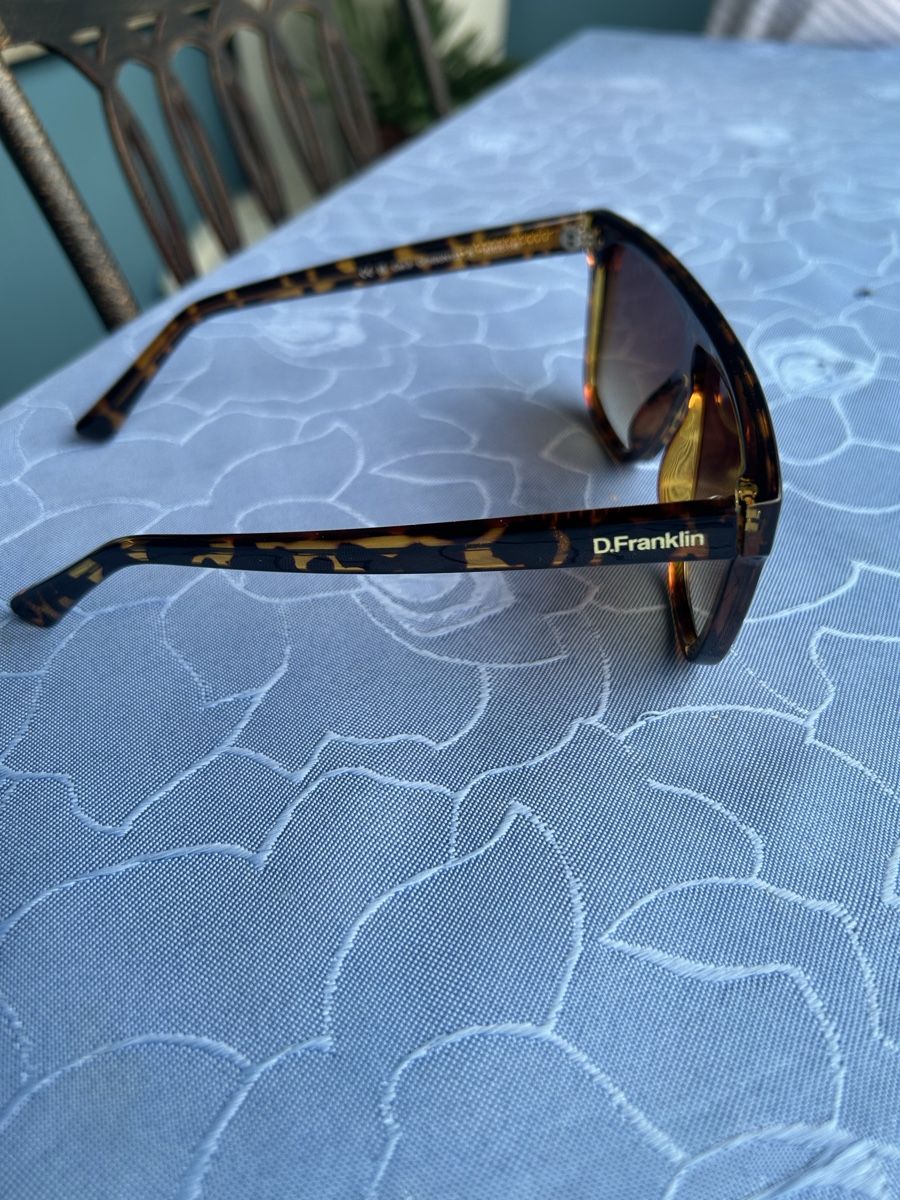 Lunettes & Verres: Sonnenbrille  – D'occasion à Basel par Krisztina.na 1