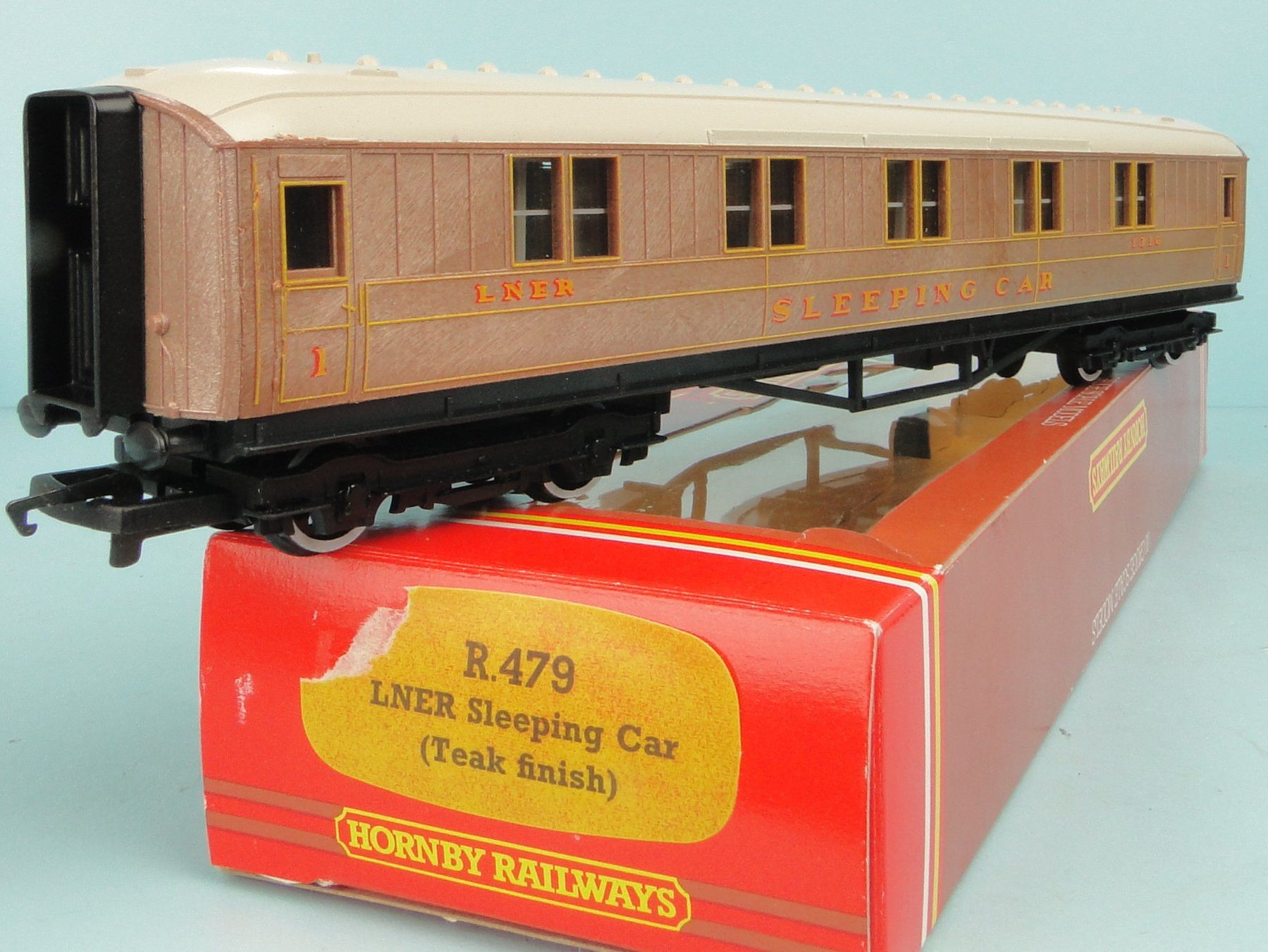 Hornby Modelleisenbahnen: Hornby R 479 LNER Sleeping Car – Gebraucht aus Bülach von cann11