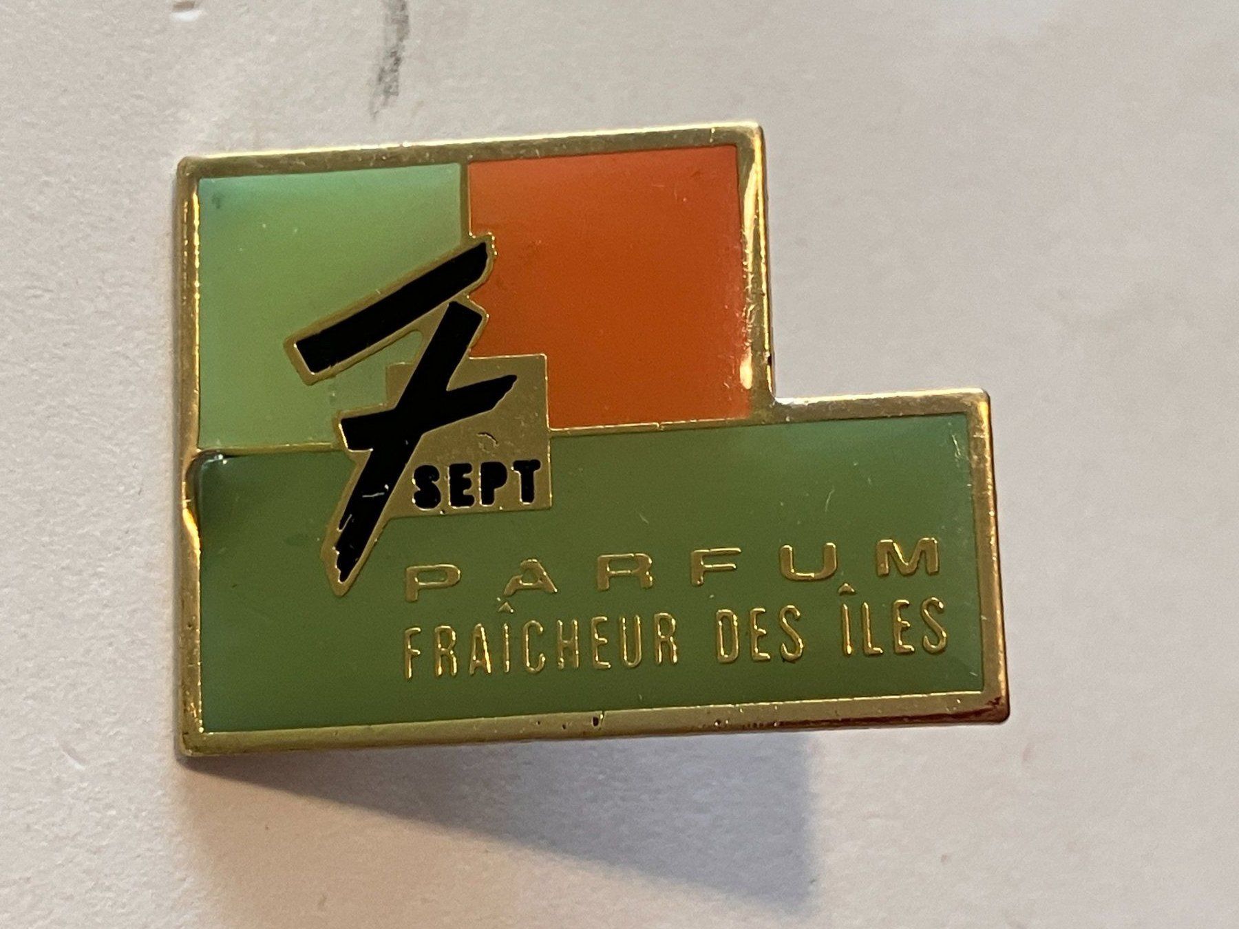Placchette & Badge: 1 Pin 7 Sept Parfum – Usato da Basel venduto da djwwpp