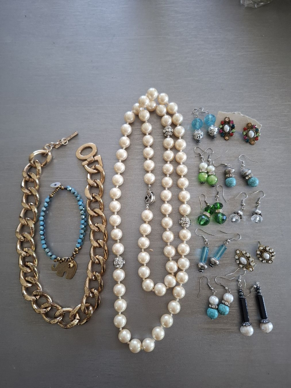 Altri gioielli: Lot mit Modeschmuck: Ketten, Ohrhänger – Usato da Hurden venduto da Quadrille76