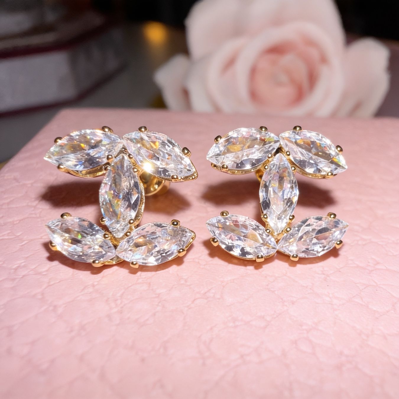 Orecchini pendenti & Orecchini a lobo: Boucles d'oreilles dorées look CC – Nuovo e nell'imballaggio originale da St-Maurice venduto da Sandrinette123