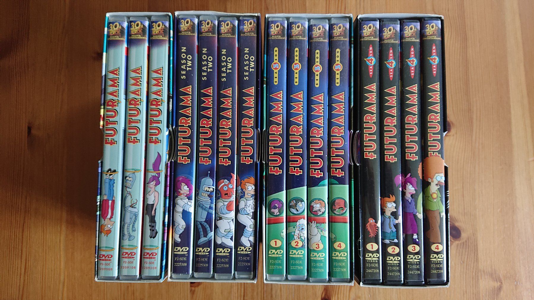 Tutti i DVDs: FUTURAMA Staffel 1 bis 4 auf DVD – Usato da Wilderswil venduto da Exebub 9