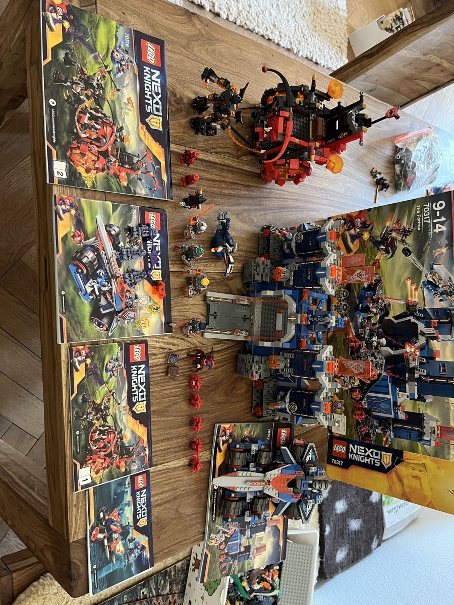 Lego Giocattoli: Lego Nexo Knights Sets – Usato da Bern venduto da melidu