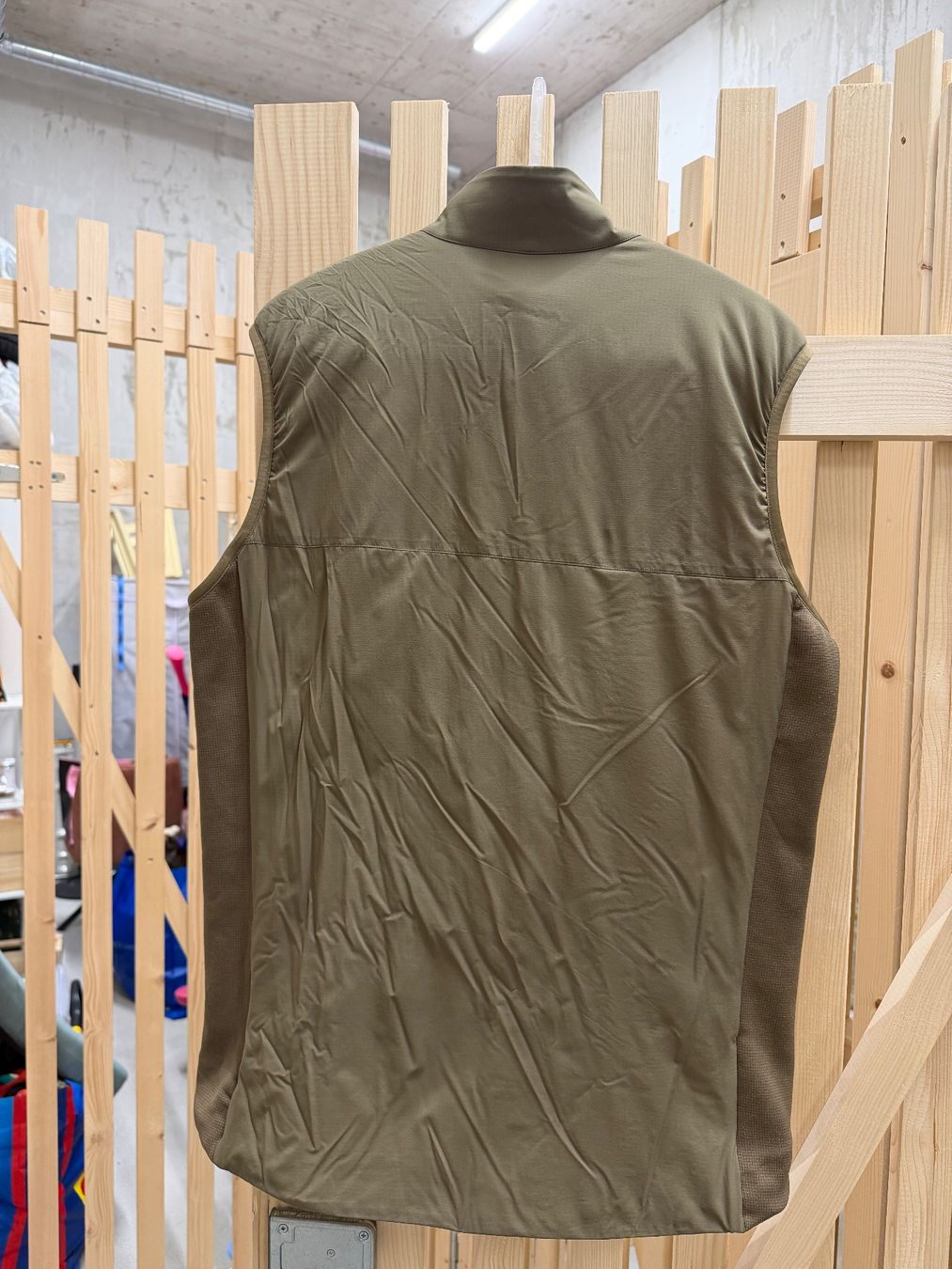Arcteryx Gilet & Giacche: Arc'teryx Atom Vest LT Gen2.1 Men's Crocodile – Usato da Zürich venduto da Nomase10. 1