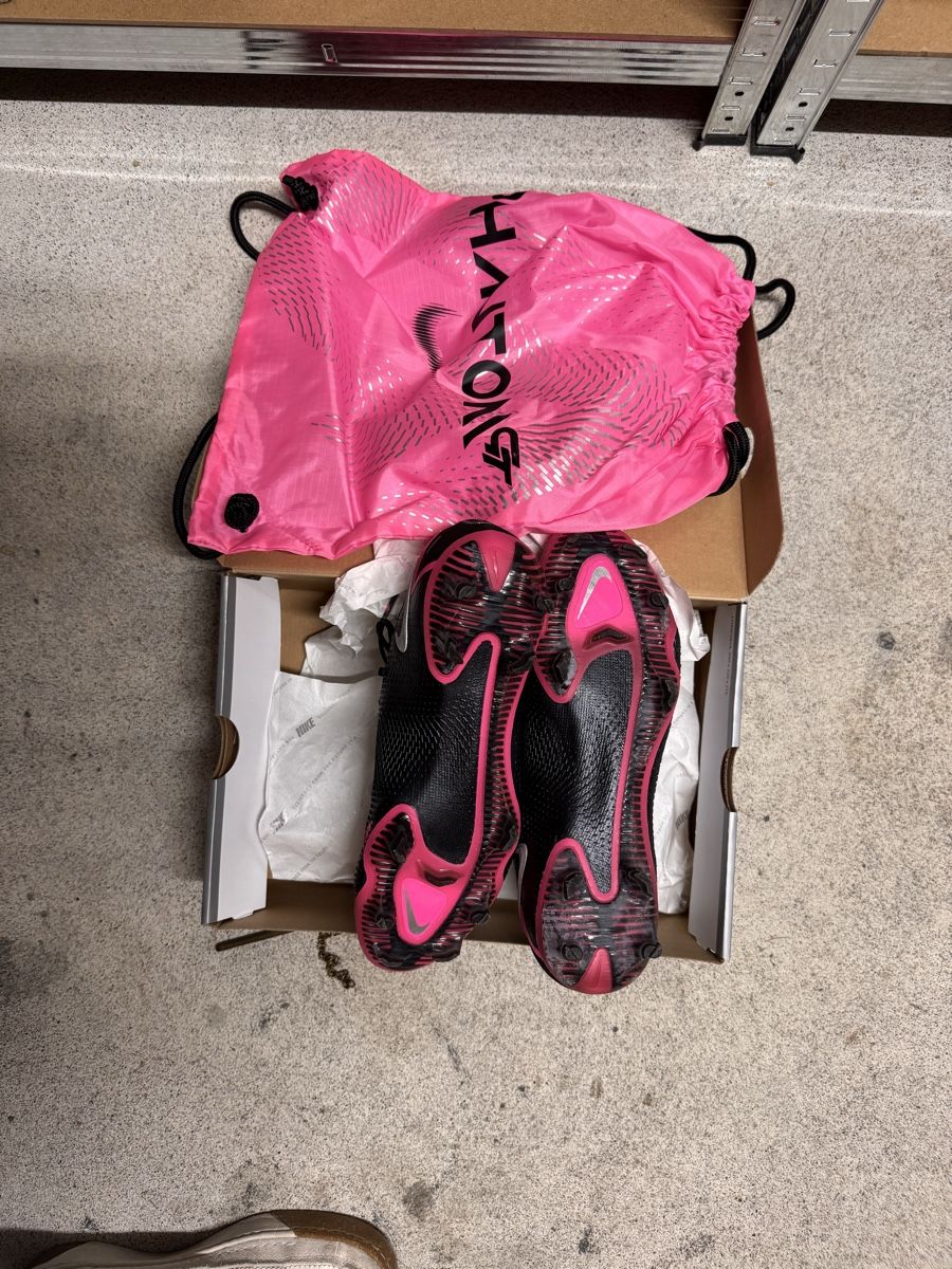 Nike Scarpe da uomo: Nike Phantom GT Black Pink (42.5) – Nuovo (secondo la descrizione) da Baar venduto da Ronmil10 1