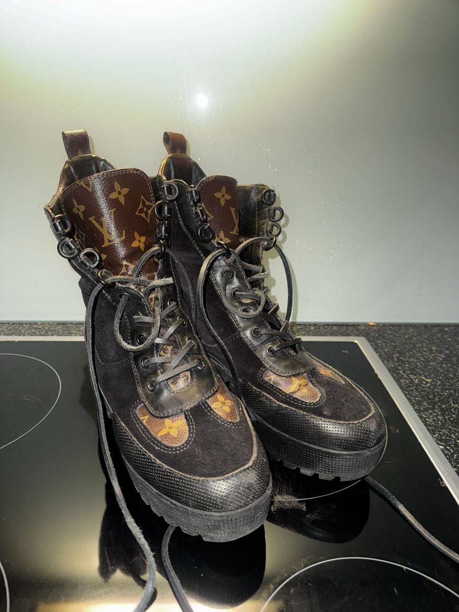 Louis Vuitton Scarpe da uomo: Louis Vuitton Black Suede & Leather Boots – Usato da Zürich venduto da forestF4iry