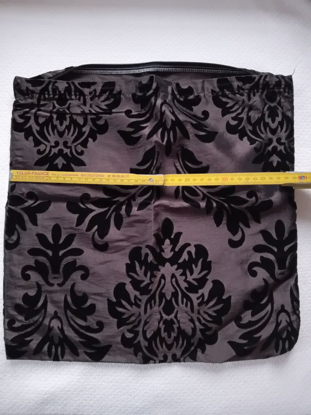 Cuscini: Coussin décoratif velours noir et brun chocolat – Usato da Rüthi (Rheintal) venduto da titlis07 2