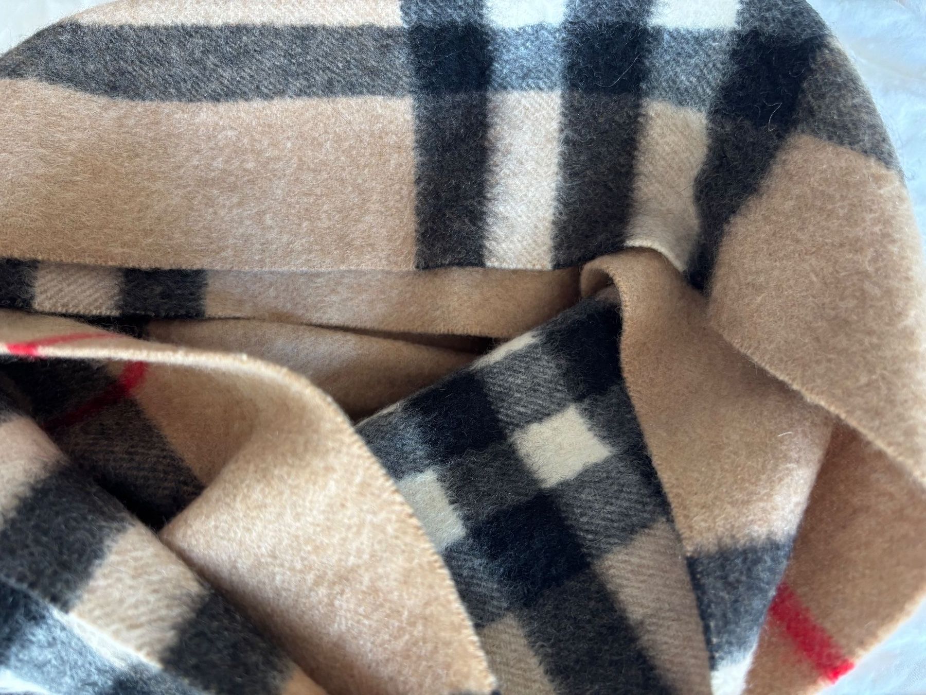 Burberry Foulard & Sciarpe: BURBERRY  Kashmir Rundhalsschal 70x30cm – Usato da Herrliberg venduto da mayfi 7