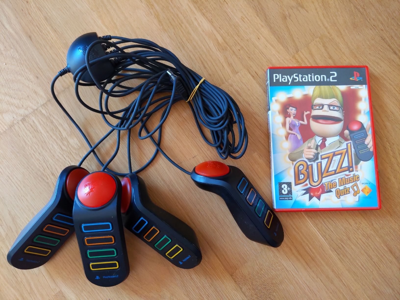 Sony Jeux: Buzz The Music Quiz PlayStation 2 mit 4 Buzzern – D'occasion à Unterseen par ain_h852