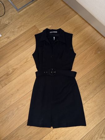 Robe sans manches Caroll noire avec ceinture neuve