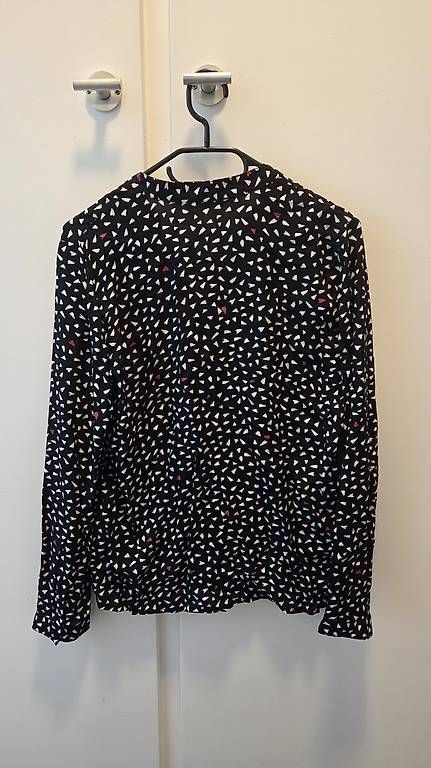 Only Camicette: Only Bluse schwarz-weiss, S/36 – Usato da Bern venduto da nigq 2