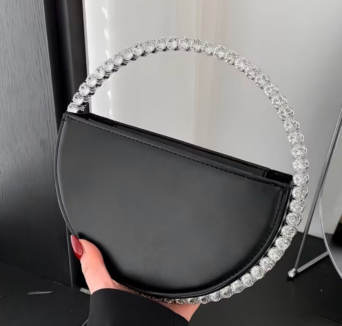 Borse da donna: Elegante Halbmond-Handtasche mit Strassgriff – Nuovo e nell'imballaggio originale da Reinach BL venduto da Deinfashion 4