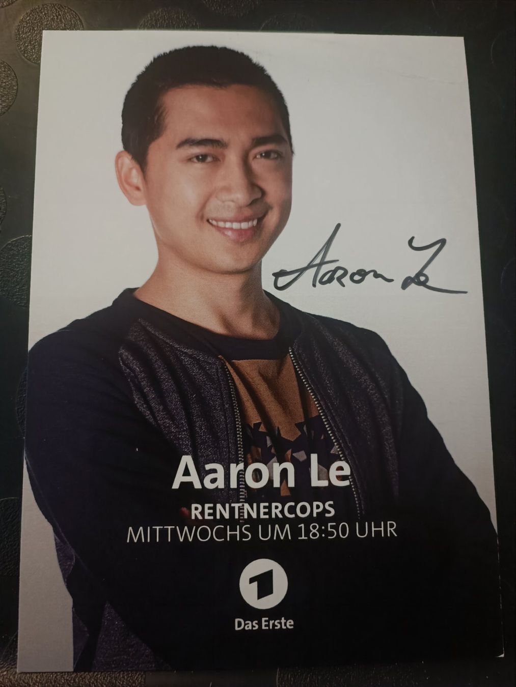 Autografi: Aaron Le - Rentnercops - signierte Autogrammkarte – Usato da Menziken venduto da Artographs