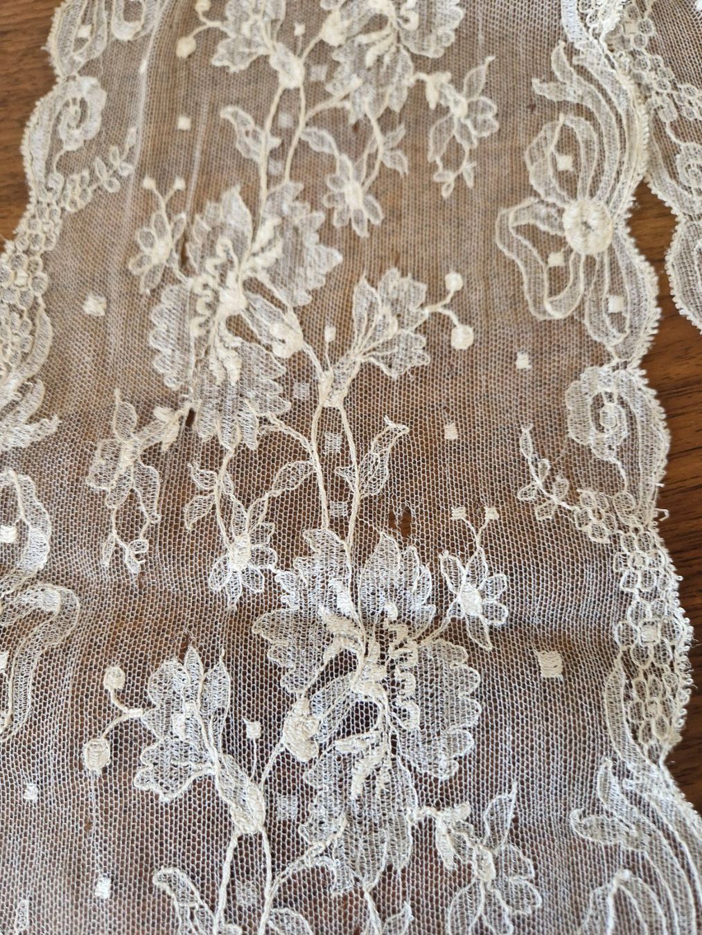 Tissus: Seiden Tüllspitze, Antik – Défectueux à Bern par Antikbatik 7