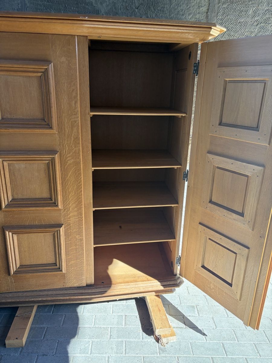 Armoires: Eichenschrank massiv – D'occasion à Hindelbank par Bniklaus 1