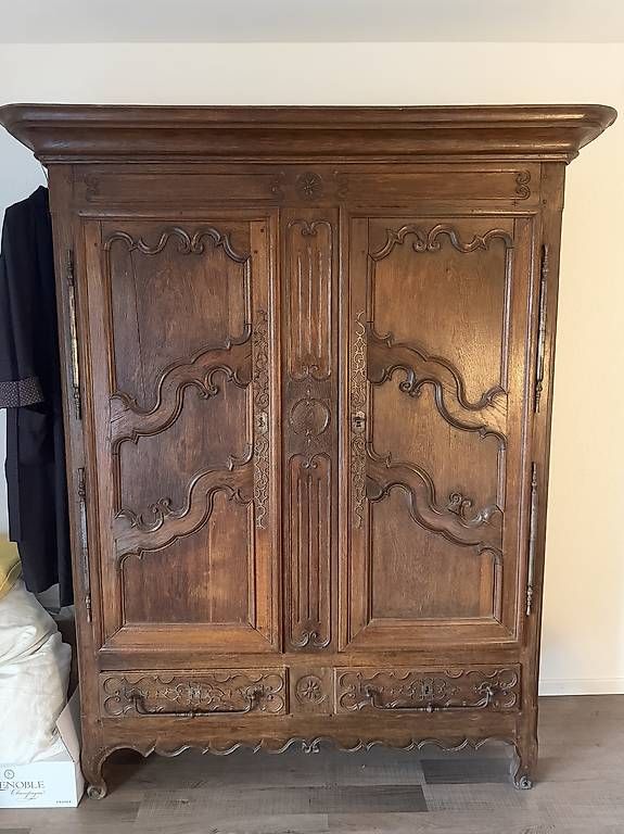 Armadi: Antiker Kleiderschrank – Usato da Rickenbach Sulz venduto da and_5wjk