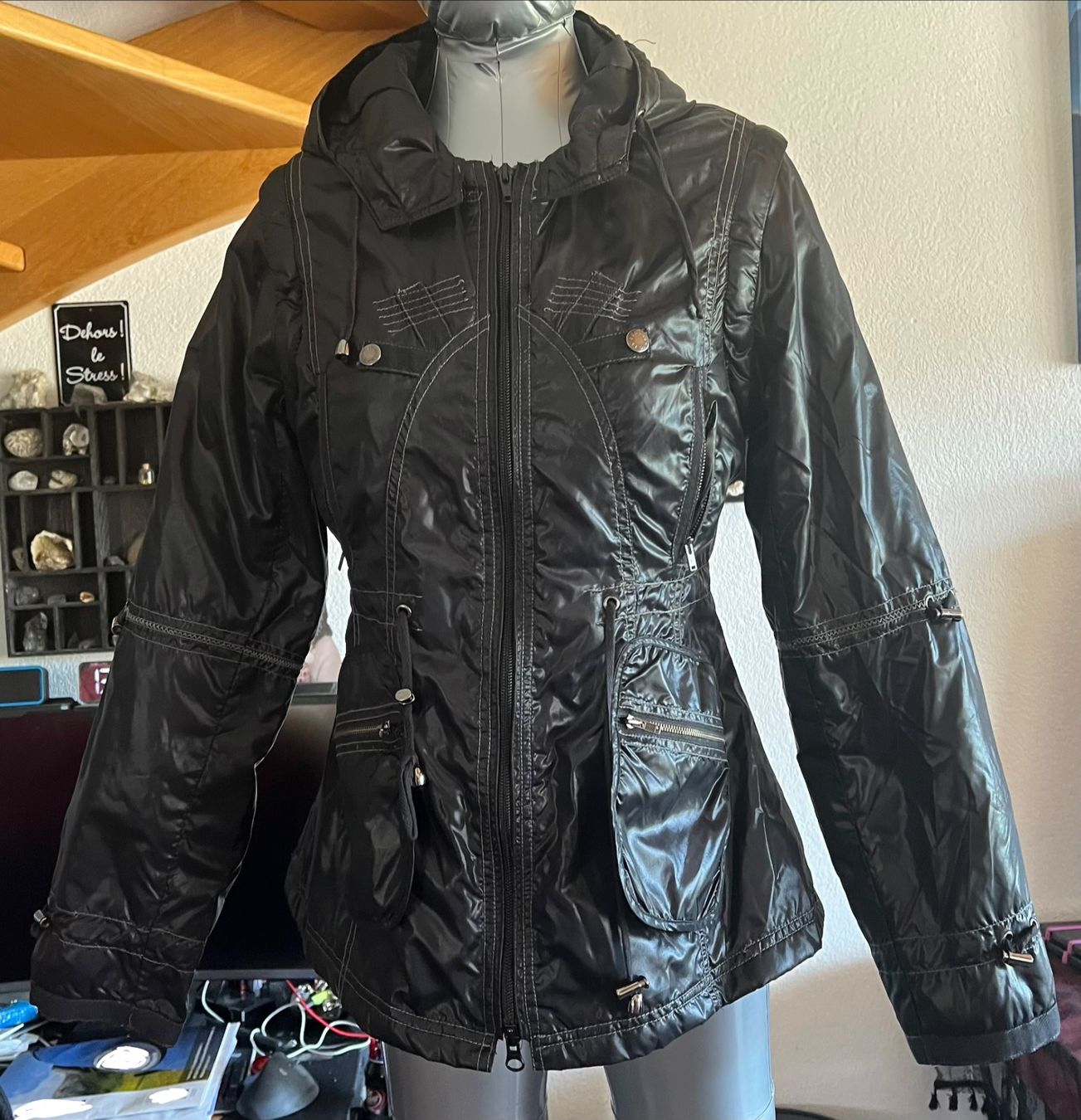 Cappotti: Manteau-veste modulable noire super originale taille 38 – Usato da Chézard-St-Martin venduto da Cheyenne_75 6
