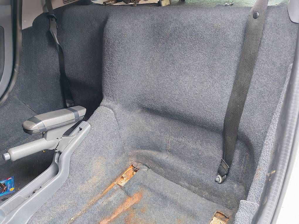Smart Tutti pezzi di ricambio auto: Smart roadster coupe moquette – Usato da Cadenazzo venduto da Mulinacu 1