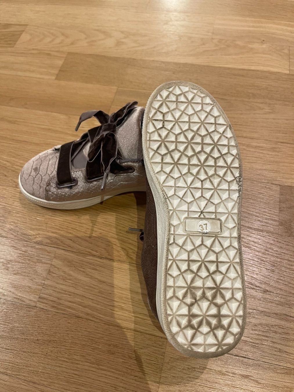 Scarpe da donna: -Sneakers Samt-look, Gr. 37 – Usato da Rheineck venduto da FGeissler 4