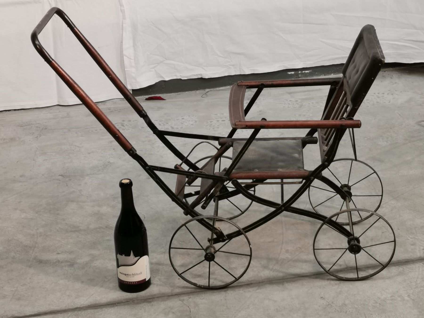 Puppenwagen: Antiker grosser Puppenwagen – Gebraucht aus Zürich von Vintage-1993