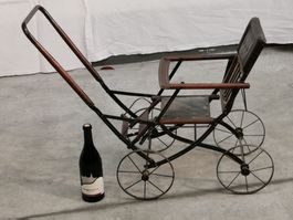 Antiker grosser Puppenwagen