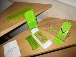 Neuer Salat/Gemüse//Raffel  ideal für Camping ab 10.--