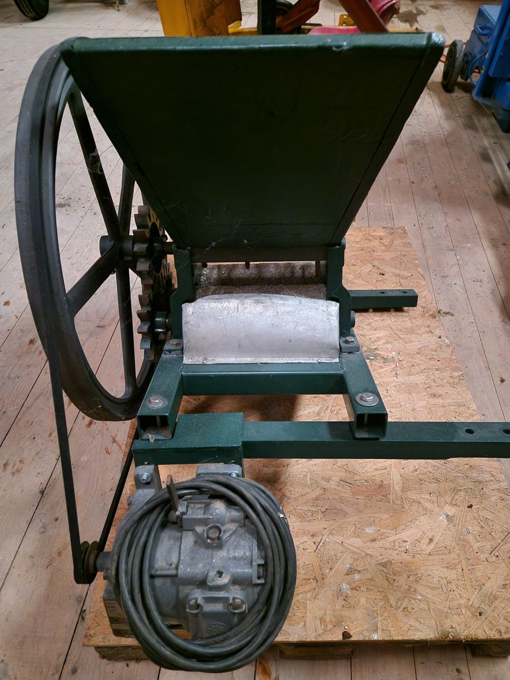 Alle Maschinen: Obstmühle, Obstpresse – Gebraucht aus Roggwil TG von Rollingmaster 2