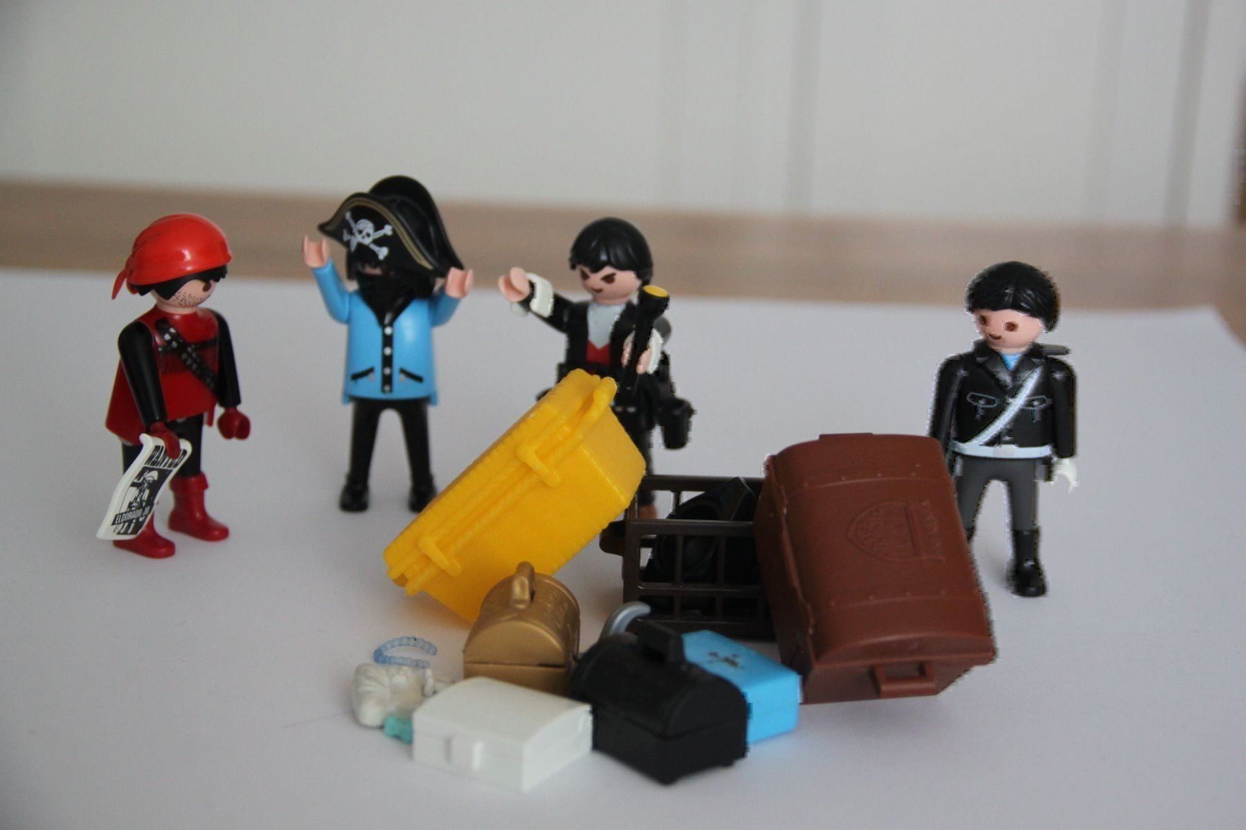 Playmobil Giocattoli: Playmobil Verbrecher Set – Usato da Walterswil SO venduto da peiper2