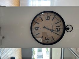 Wanduhr Antiquité de Paris rund schwarz gebrauchter Zustand