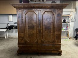 Eleganter Biedermeierschrank, antik, Massivholz, Preis VB