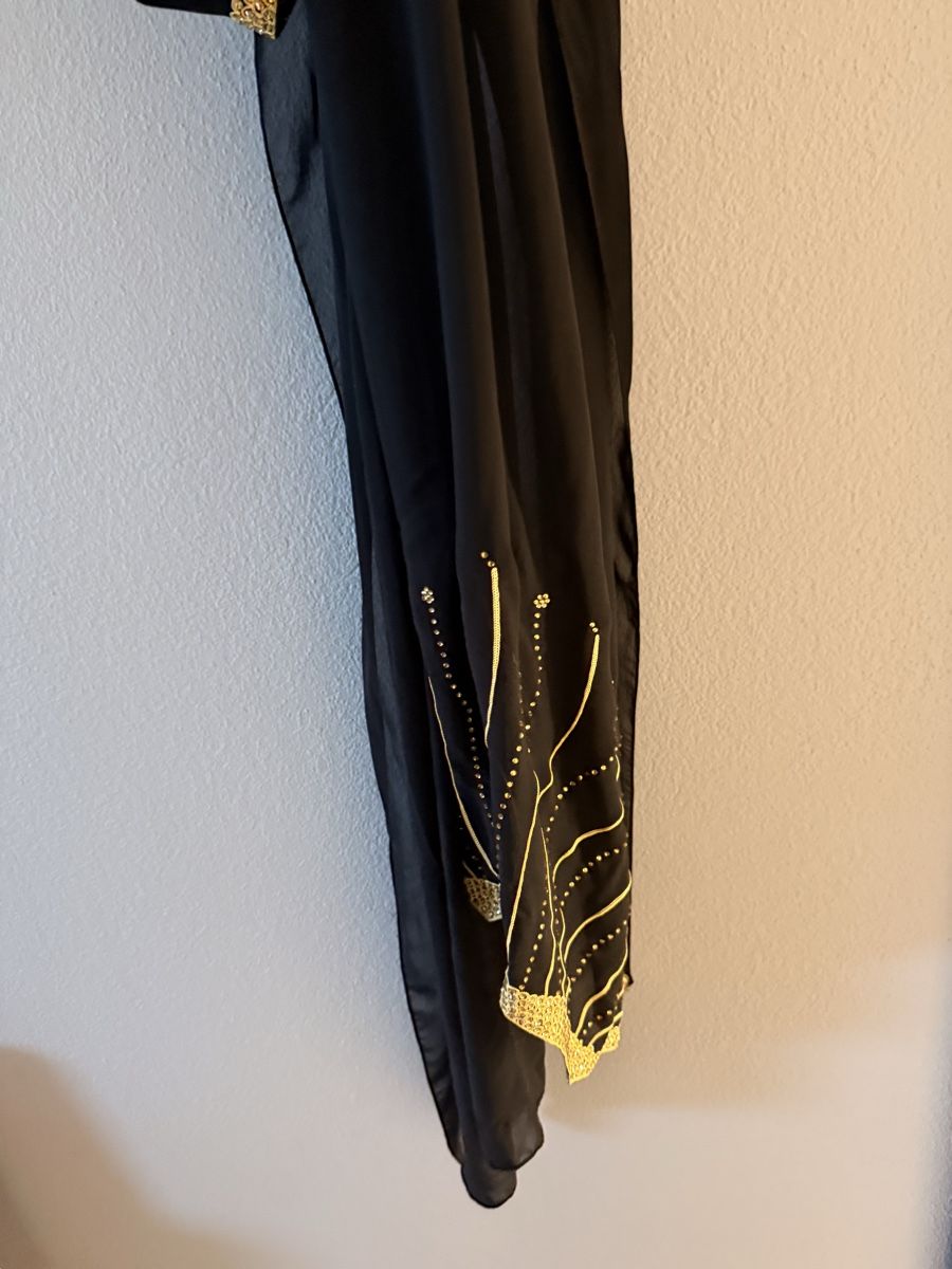 Vestiti: Schwarze Abaya kaftan mit Goldmuster neu 40 onesize – Nuovo (secondo la descrizione) da Staad SG venduto da Chirrari 6