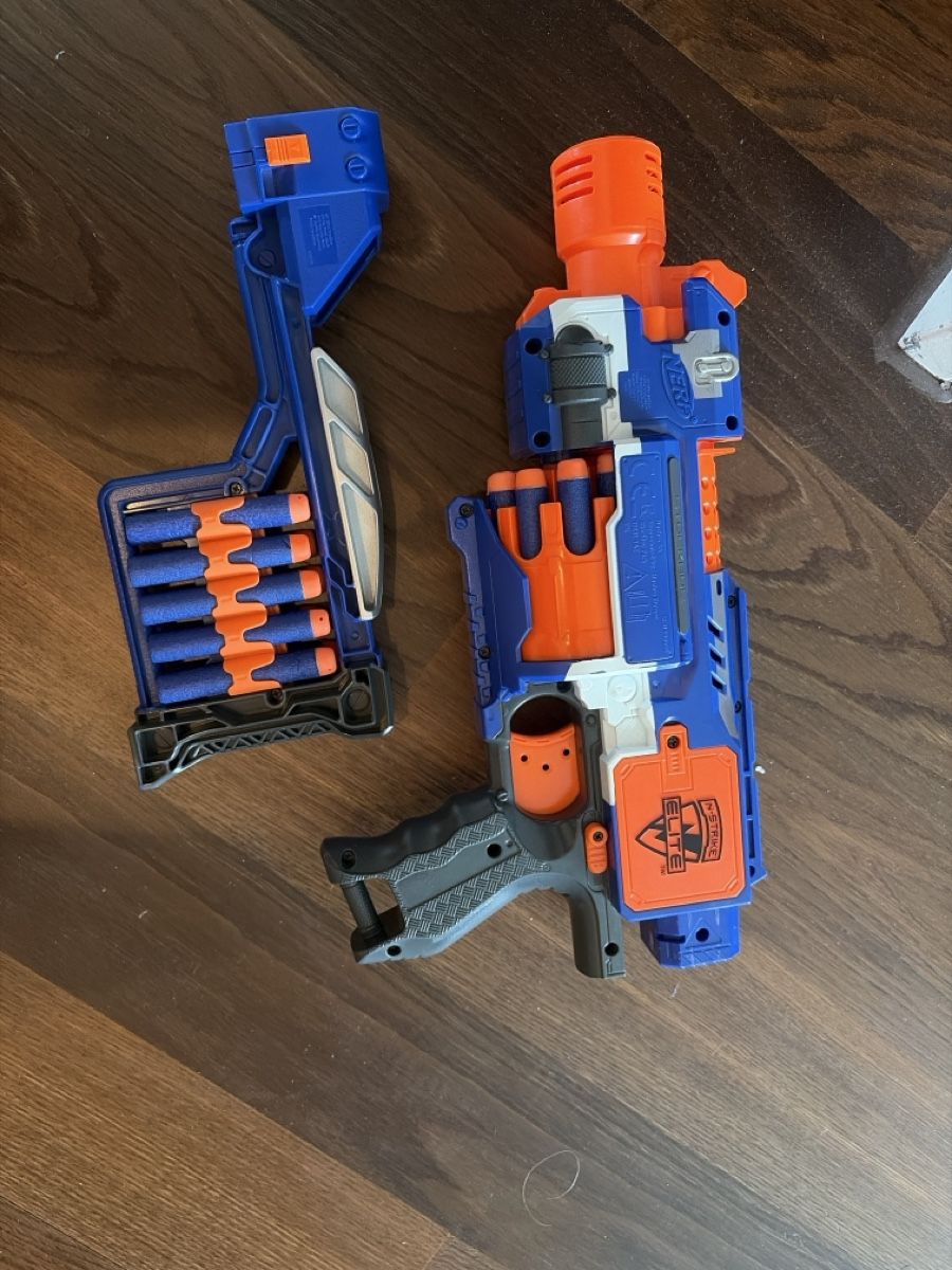Nerf Giocattoli: Nerf toy guns bundle with accessories used – Usato da Rüschlikon venduto da mar_d7sp 1