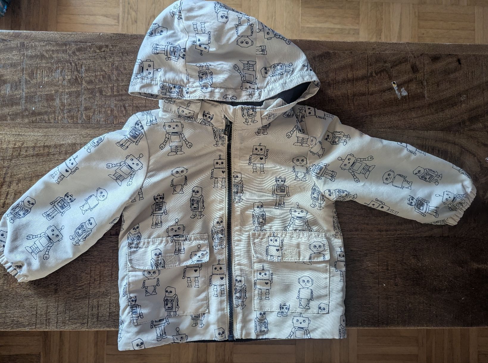 H&M Giacche & Cappotti: Jungenjacke mit Robotern, 86 cm, H&M – Usato da Zofingen venduto da Droni_A