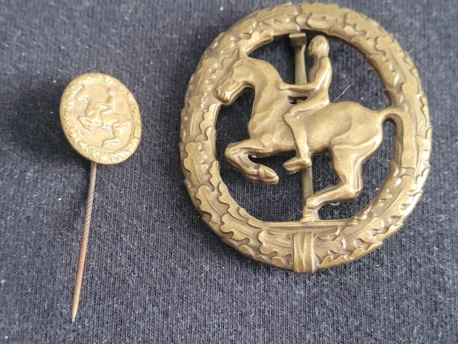 Medaglie: Deutsches Reiterabzeichen und Miniatur – Usato da Kriens venduto da KTP