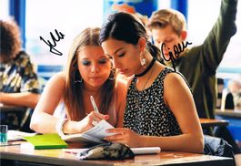 Jella Haase & Gizem Emre Autogramm Foto 20x30 Fack ju Göhte