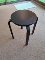 Schwarzer Holz Hocker IKEA Frosta