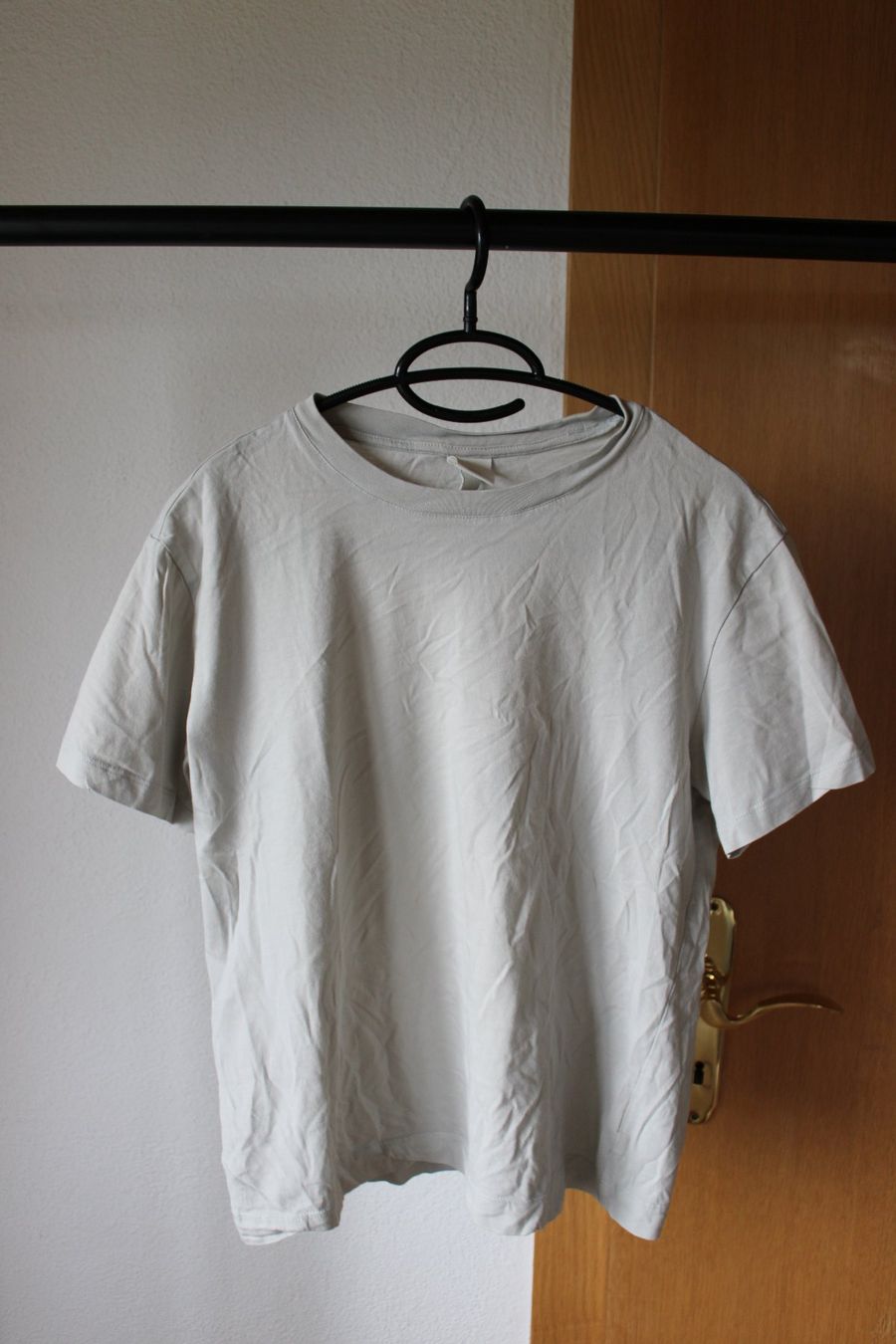 H&M T-shirt: T-Shirt beige – Usato da Hombrechtikon venduto da lehnerrr 1
