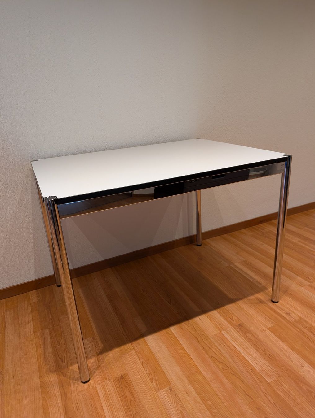 USM Tische: USM Tisch 75x100cm – Gebraucht aus Zizers von mcn_7dcn