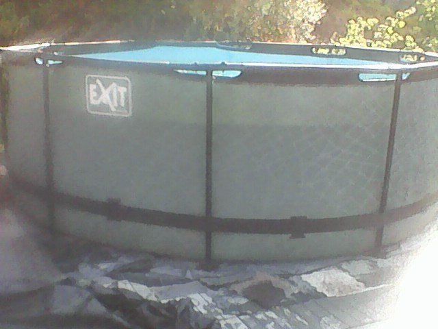 Günstiger Pool mit Zubehör und 2 Tische Kaufen auf Ricardo