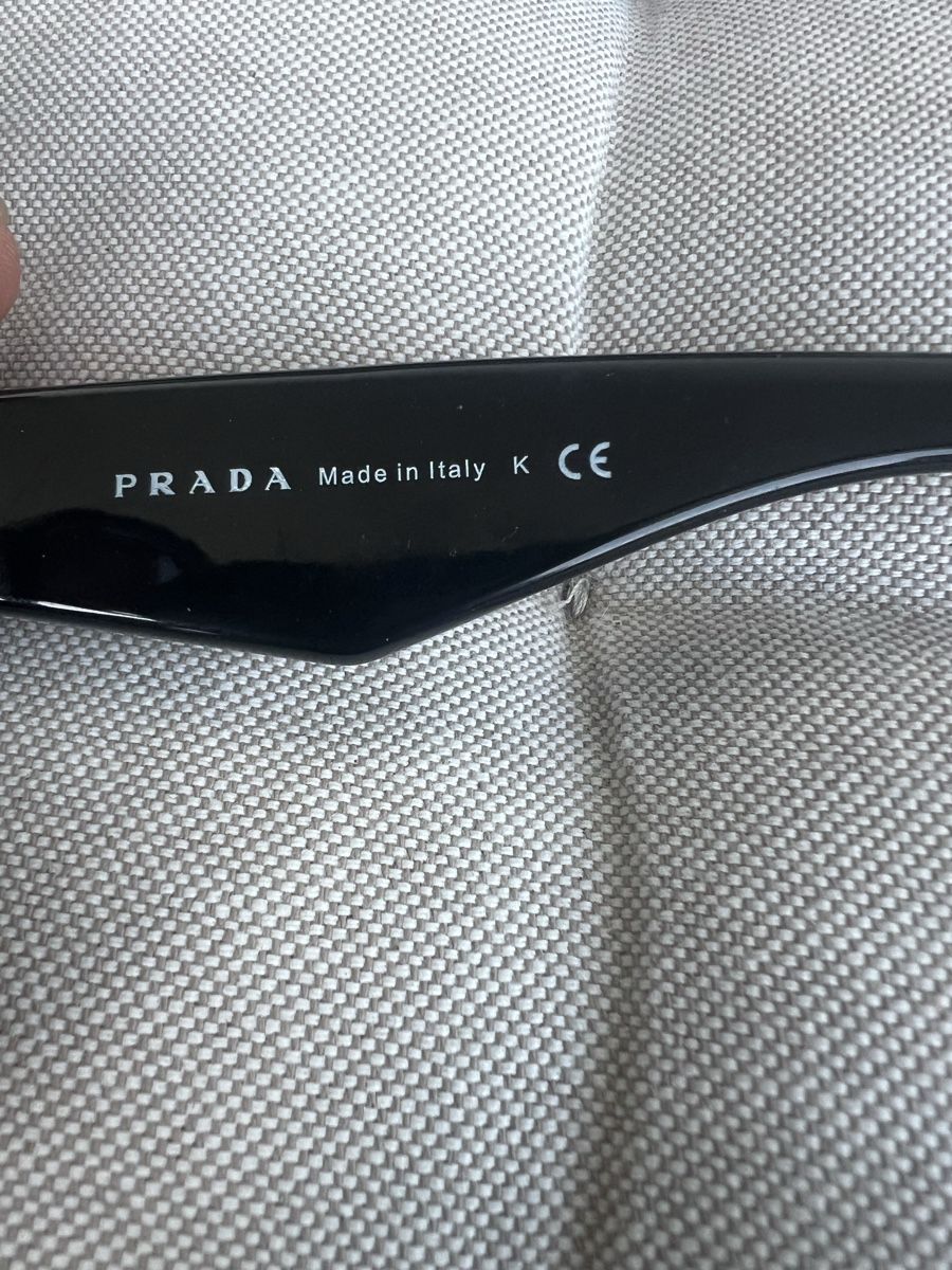 Prada Occhiali & Lenti: Prada Sonnenbrille Damen Schwarz – Usato da Zürich venduto da Walllstreet 4