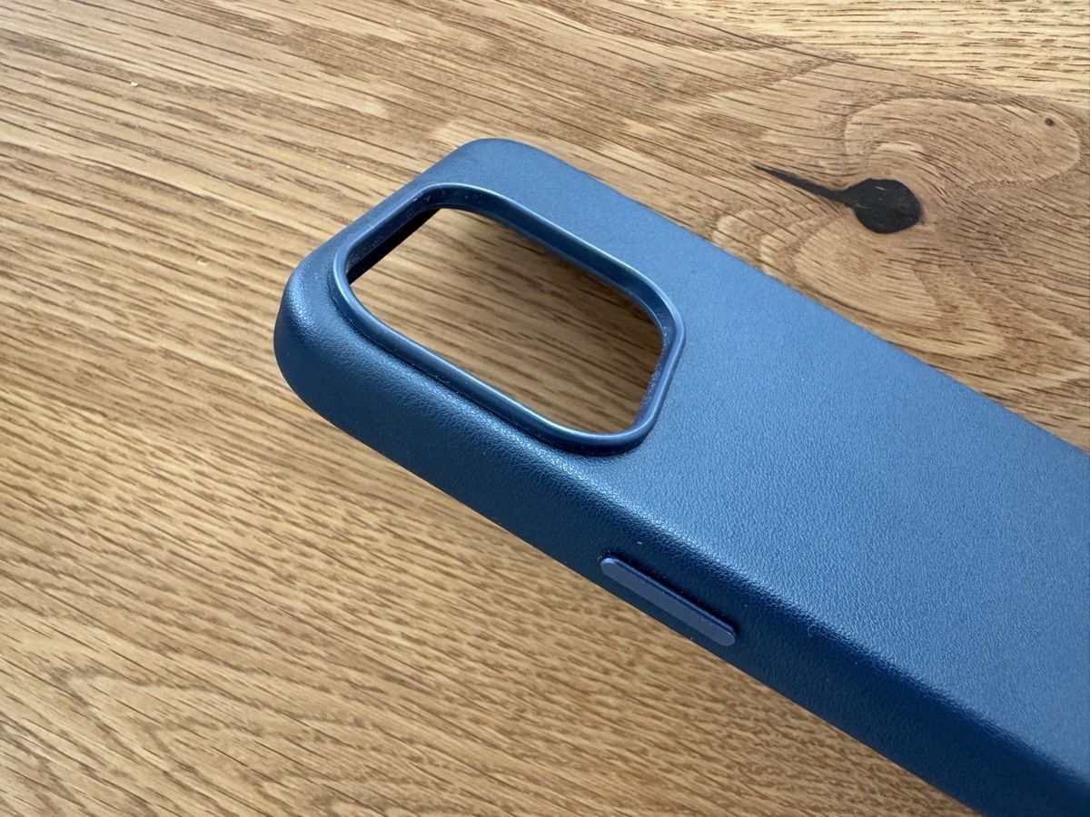 Covers & Schutzfolien: Lederhülle · Apple iPhone 15 Pro – Neu (gemäss Beschreibung) aus Aarau Rohr von TuffTony 3