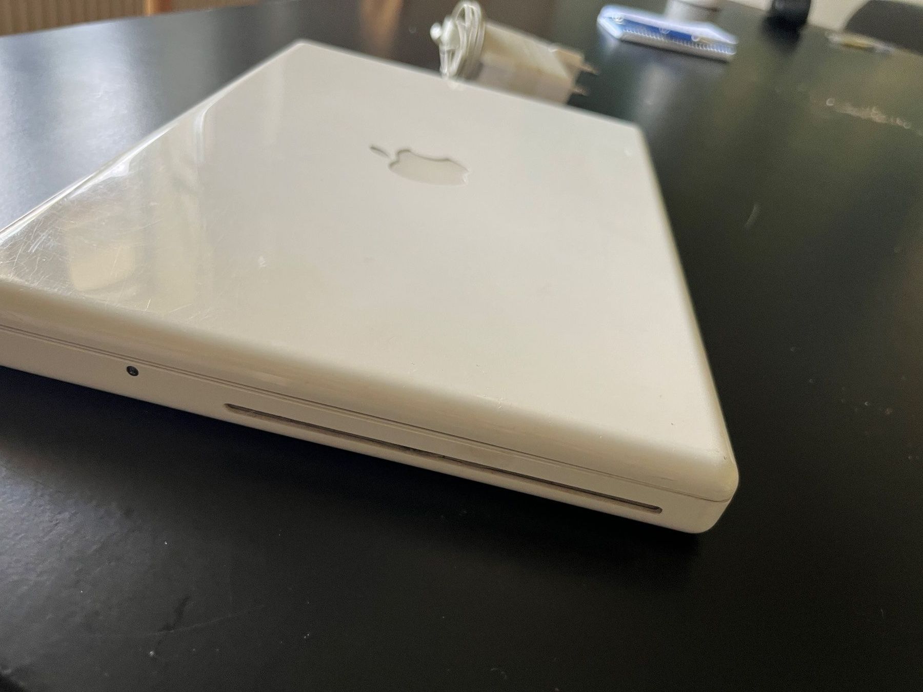 Apple Notebooks: Apple MacBook A1181 weiss – Gebraucht aus Luzern von sisife 1