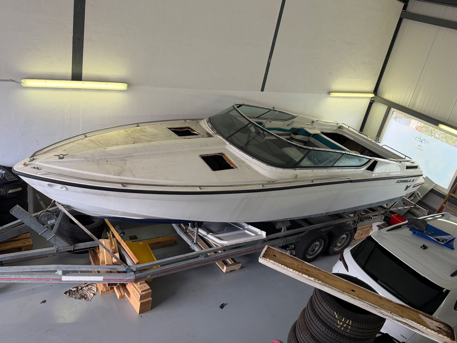 Formula Boote: Motorboot Formula LS 242 Bastlerobjekt mit defektem Trailer – Defekt aus Wil ZH von mcr-trade 1