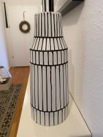 Schöne schwarz-weisse Vase